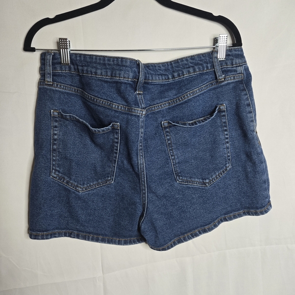Size 14 Womens Wild Fable Classic Blue Jean Shorts - Picture 2 of 3